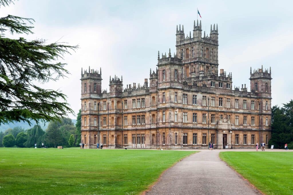 Castelo de Highclere, uma casa de campo em estilo jacobetano, lar do conde e da condessa de Carnarvon na Inglaterra.